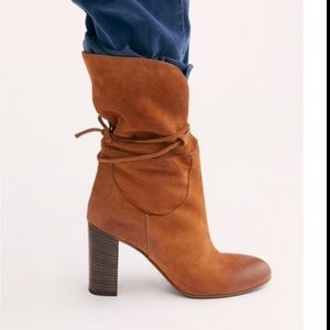 NWT FREE PEOPLE Woman's
Heeled Boots Genuine
Suede Size 9